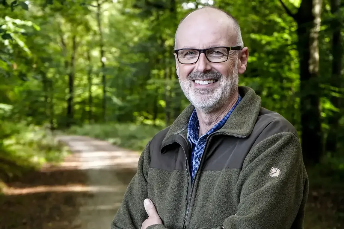 Deutschlands bekanntester Förster Peter Wohlleben warnt davor, klimageschädigte Wälder in Deutschland mit hitzeresistenteren Baumarten umzuforsten. Er sagt: Das kann nur schiefgehen.