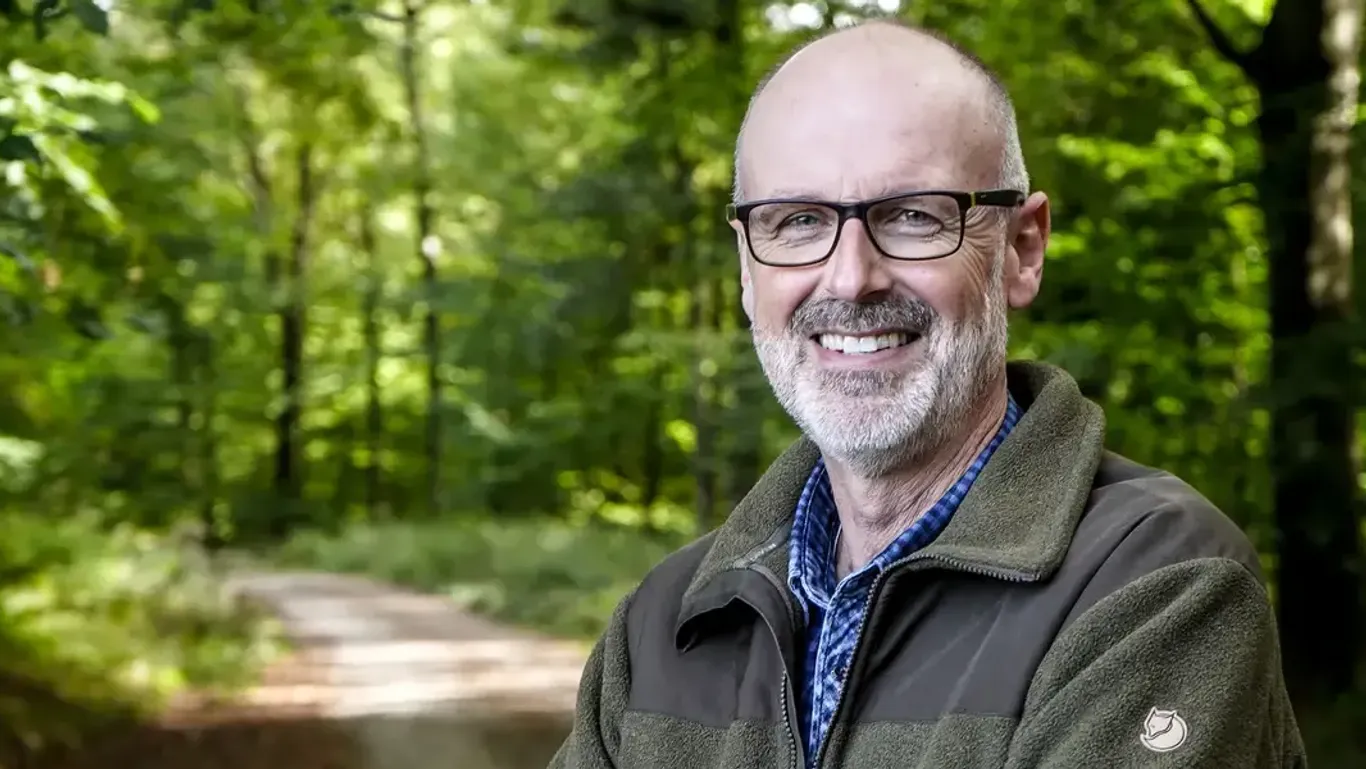 Deutschlands bekanntester Förster Peter Wohlleben warnt davor, klimageschädigte Wälder in Deutschland mit hitzeresistenteren Baumarten umzuforsten. Er sagt: Das kann nur schiefgehen.