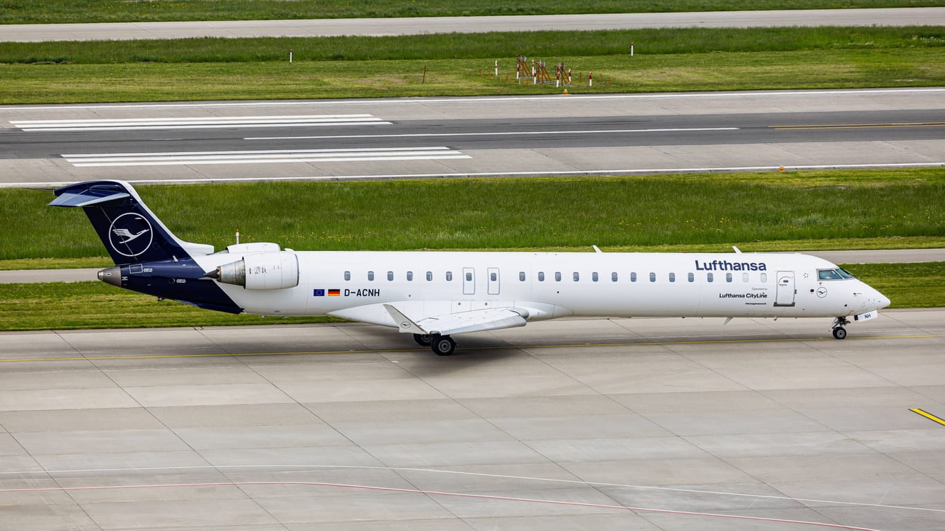 Ein Canadair Regional Jet CRJ-900LR von Lufthansa Cityline (Archivbild): Der Flieger hat Platz für 90 Passagiere.