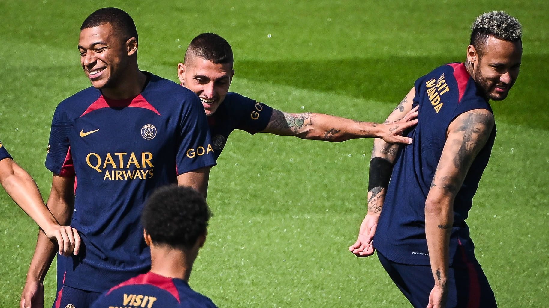 Kylian Mbappé (l.) und Neymar (r.): Die beiden spielen künftig wohl nicht mehr in einem Verein. Kylian Mbappé (l.) und Neymar (r.): Die beiden spielen künftig wohl nicht mehr in einem Verein.