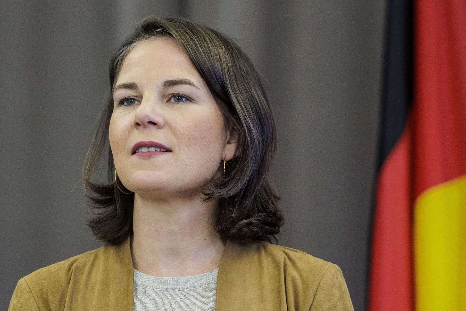 Außenministerin Annalena Baerbock bei einem Pressetermin (Archivbild): Stand Mittwochmittag wurden bislang mehr als 40 Deutsche aus Niger ausgeflogen.