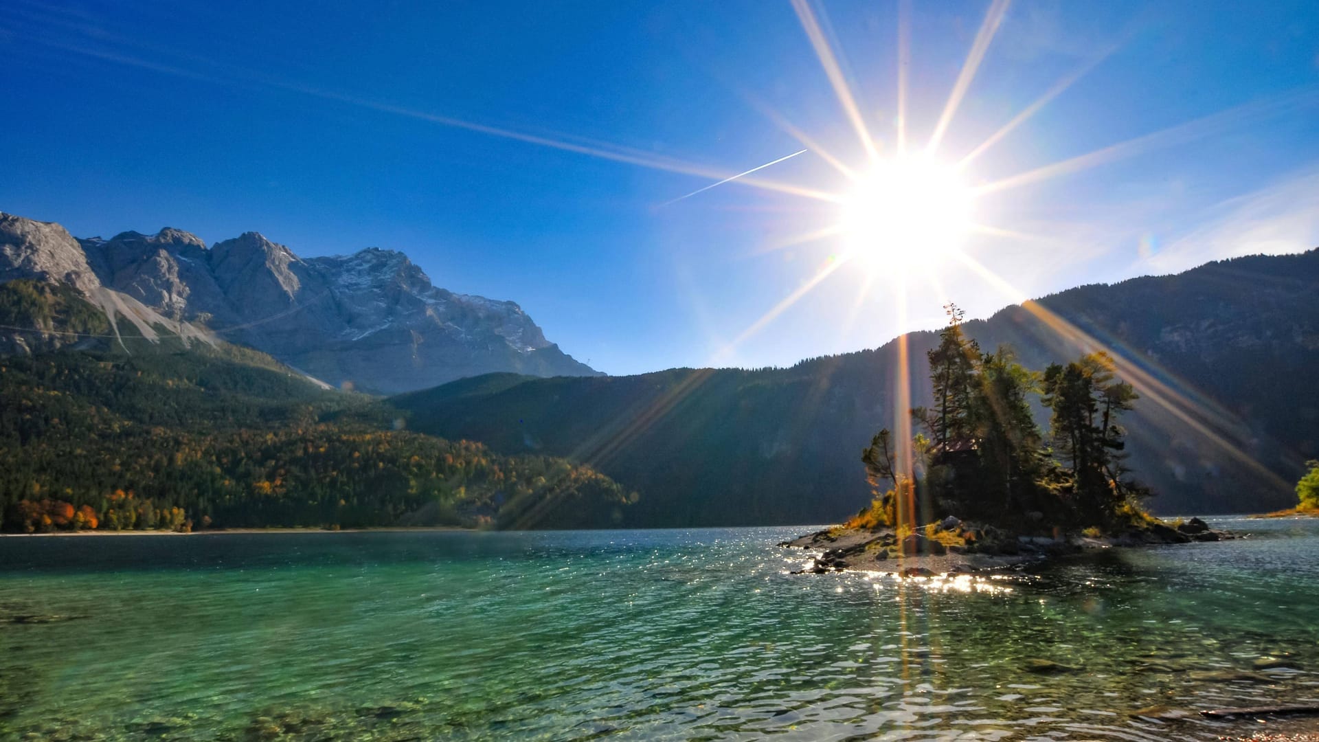 Der Eibsee in Grainau: Nicht immer muss es in der Ferienzeit weit weg gehen, um ein kleines Stück Paradies zu finden.