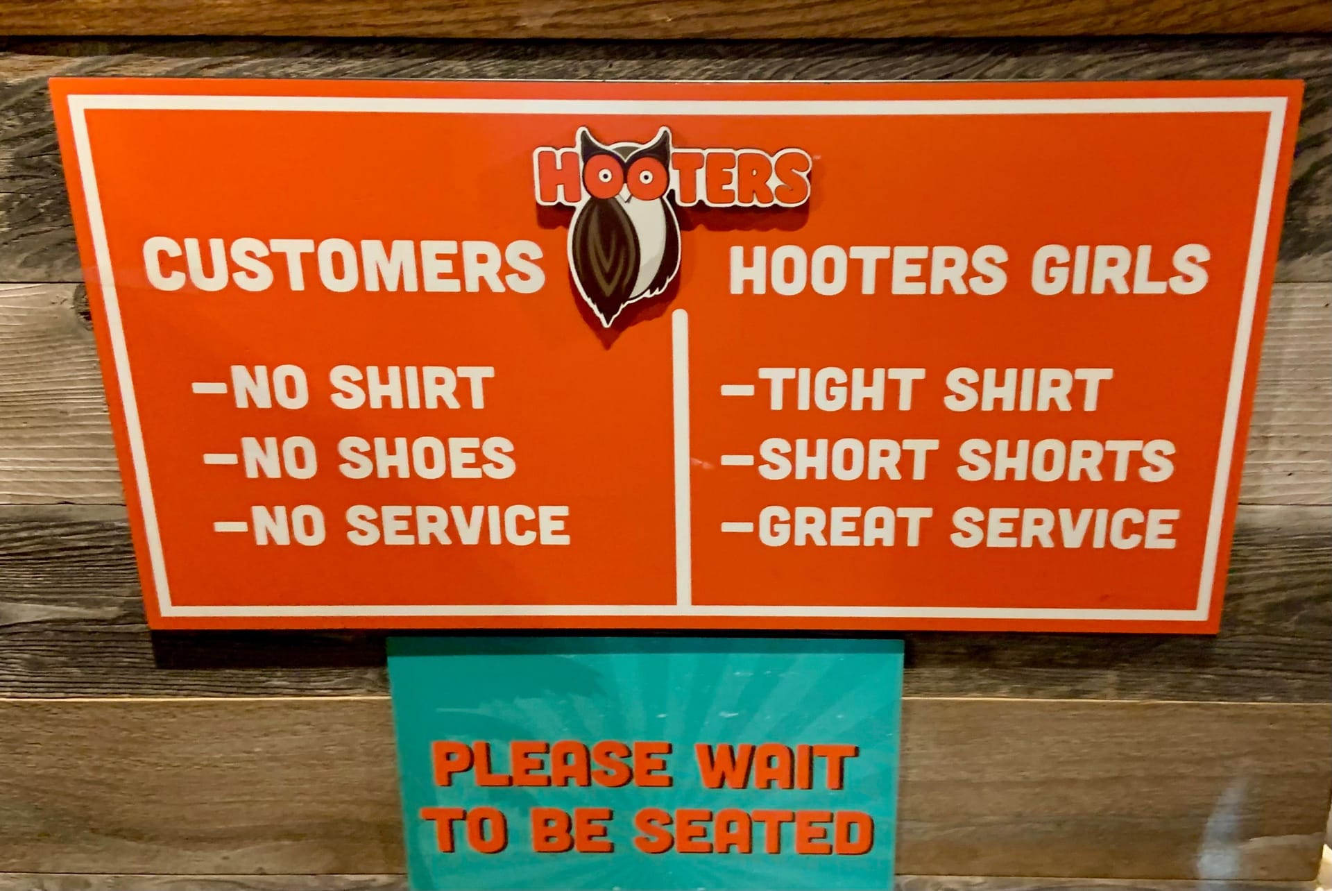 Strenge Regeln, leichte Kleidung: Hooters-Restaurant in Myrtle Beach.
