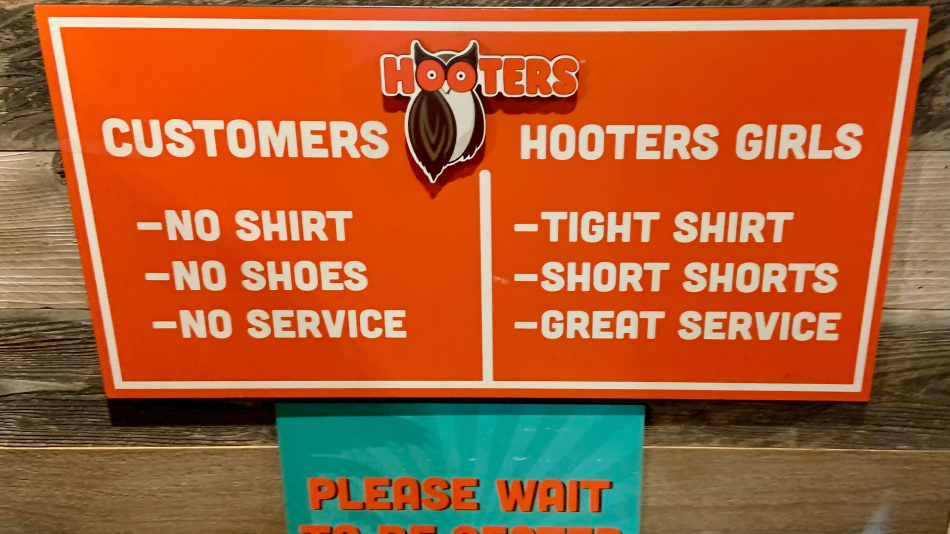 Strenge Regeln, leichte Kleidung: Hooters-Restaurant in Myrtle Beach.