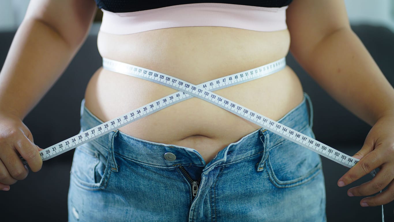 Bei einem hohen Übergewicht kann es schwer, sein eine Fettschürze zu vermeiden.