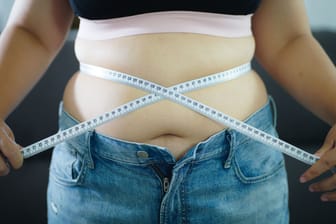 Bei einem hohen Übergewicht kann es schwer, sein eine Fettschürze zu vermeiden.
