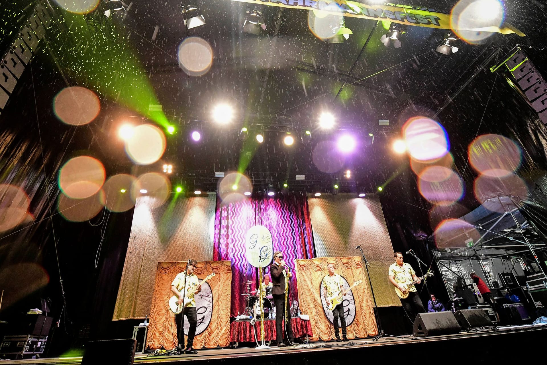 Gimme Gimmes live auf dem Fährmannsfest 2023: Am Sonntag findet die Musikparty in Hannover ein jähes Ende.