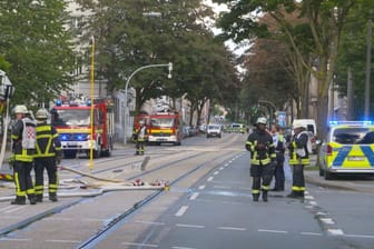 EinsatzkrΓ€fte der Dortmunder Feuerwehr: Im ehemaligen Versorgungsamt hatte es gebrannt. EinsatzkrΓ€fte der Dortmunder Feuerwehr: Im ehemaligen Versorgungsamt hatte es gebrannt.