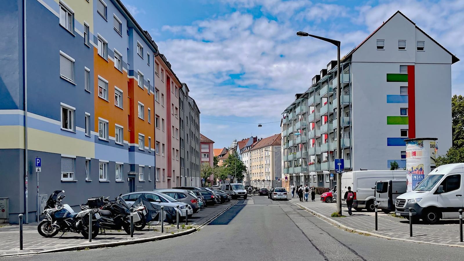 Die Zwinglistraße in der Nürnberger Südstadt: Hier gibt es gerade noch keine Bäume, das soll sich ändern.