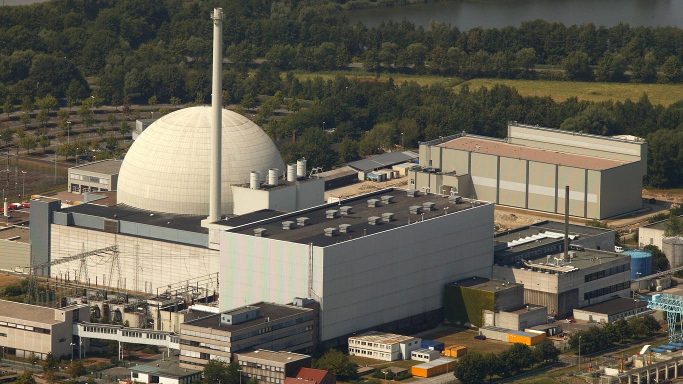 Blick auf das Kernkraftwerk Unterweser im niedersächsischen Landkreis Wesermarsch (Archivfoto): Der Betrieb wurde 2011 eingestellt.