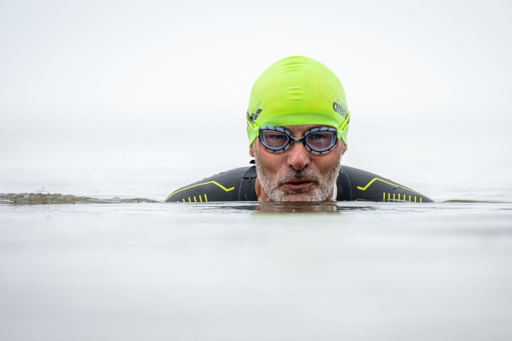 Frank Feldhus schwimmt durch die Nordsee (Archivfoto):. In nur 48 Stunden will der Oldenburger alle sieben Ostfriesischen Inseln von Wangerooge bis Borkum abschwimmen.