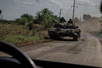 Ein ukrainischer Panzer in der Nähe von Robotyne: Hier soll die Ukraine kurz vor einem Durchbruch der ersten russischen Verteidigungslinie stehen.