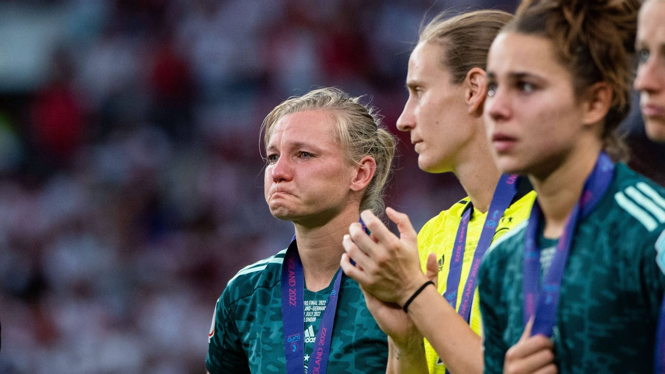 Tränen in England 2022: Die DFB-Frauen verloren zwar das EM-Finale in Wembley, sorgten aber für eine Euphorie im Heimatland.