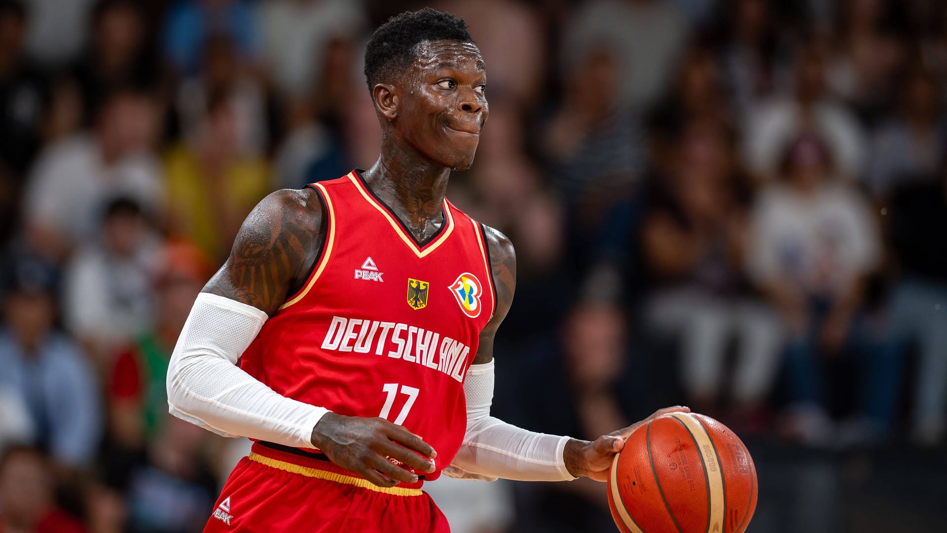 Dennis Schröder: Der NBA-Star will mit der deutschen Mannschaft den ersten WM-Auftaktsieg seit 17 Jahren.