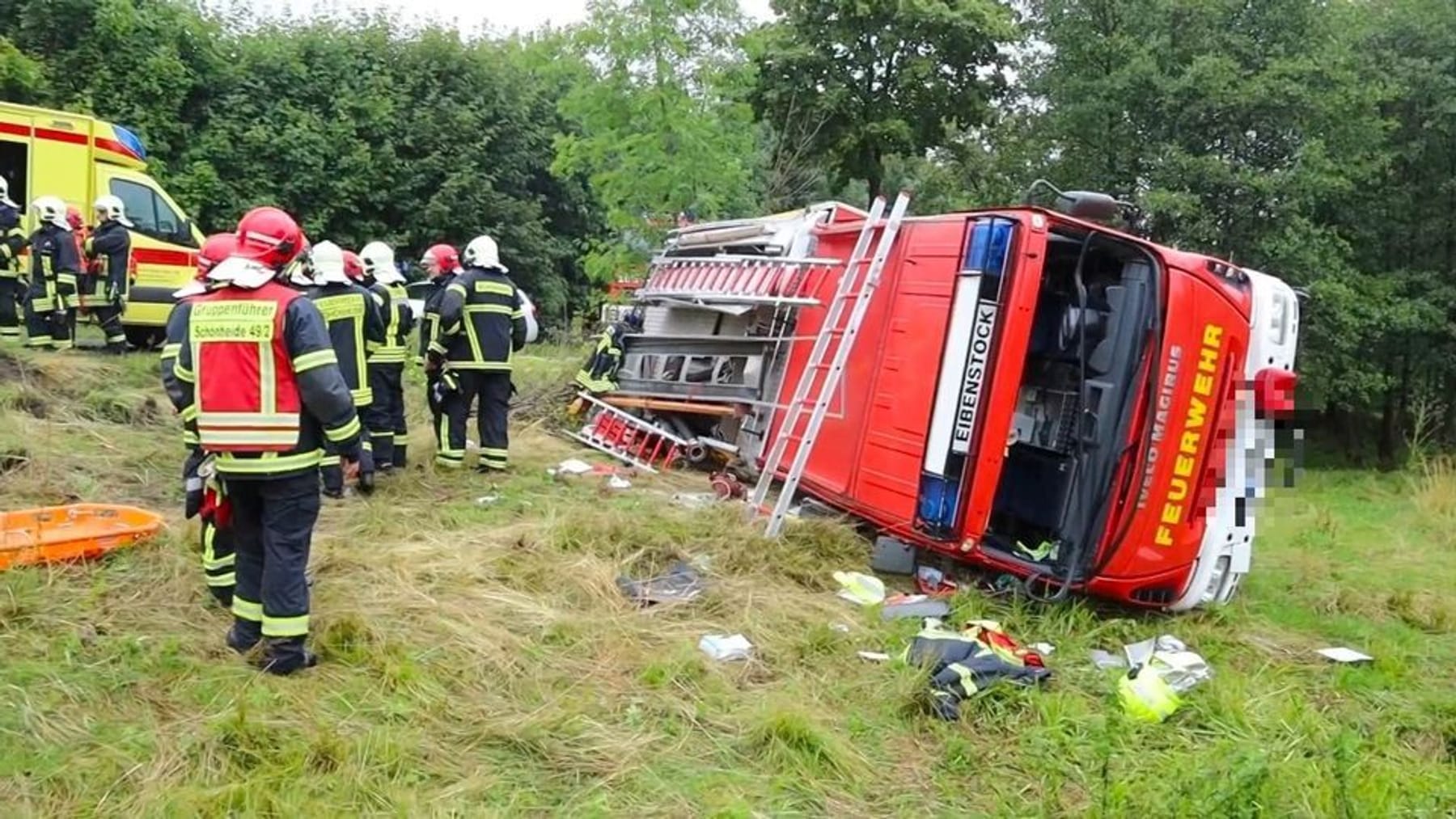 Unfall Im Erzgebirge L Sch Fahrzeug Berschl Gt Sich Bei Einsatz