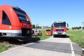 In Mittelfranken erfasste eine Regionalbahn einen Radfahrer.