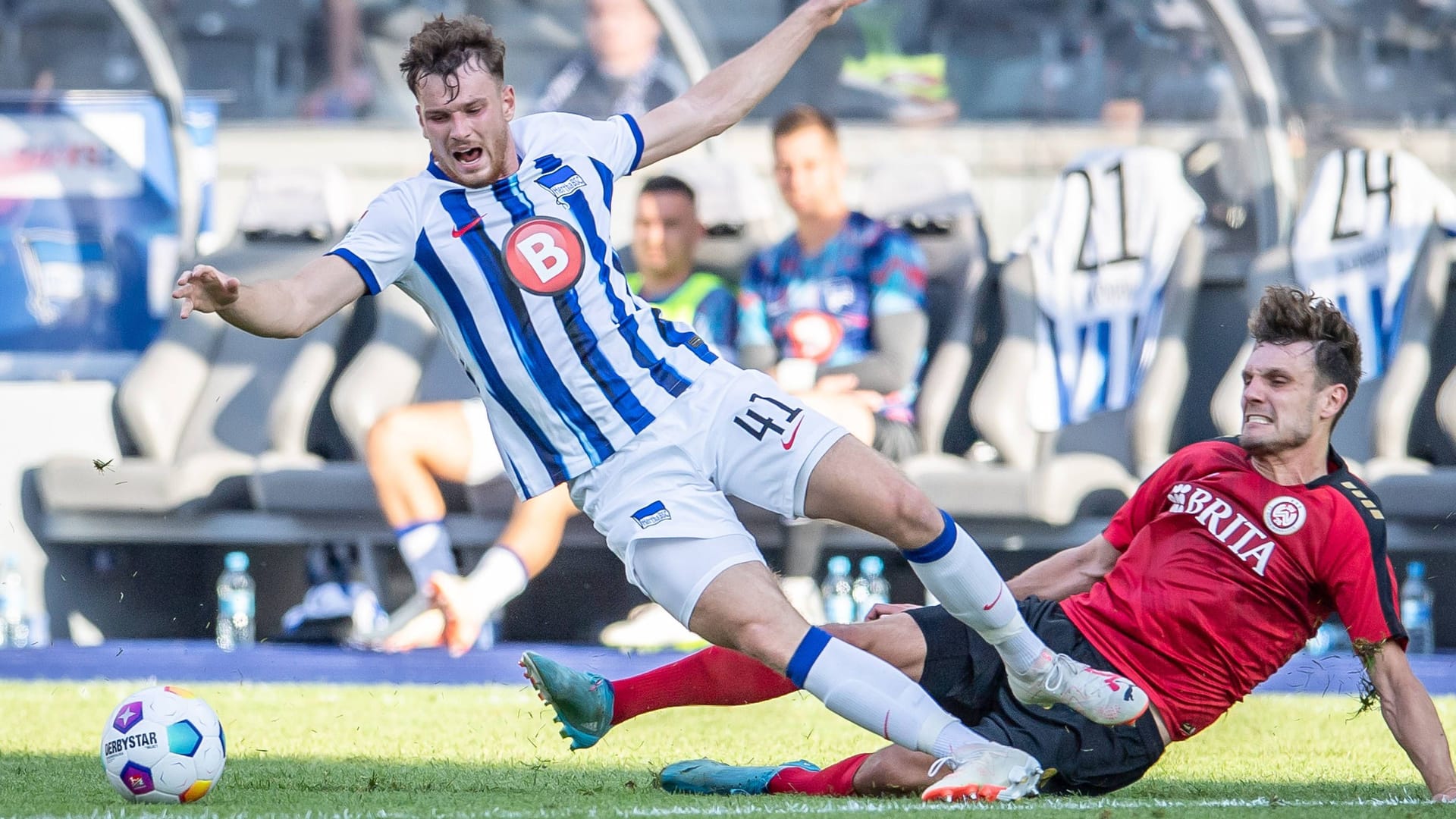 Stolperstein: Mit Wiesbaden hatten Pascal Klemens (l.) und Hertha BSC Probleme.