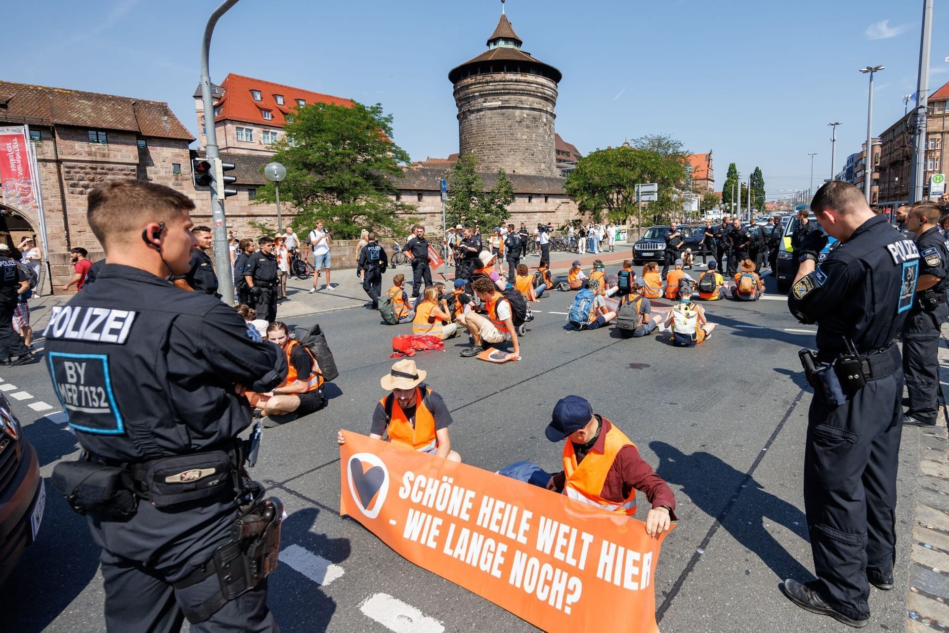 Straßenblockade der "Letzten Generation", hier in Nürnberg.