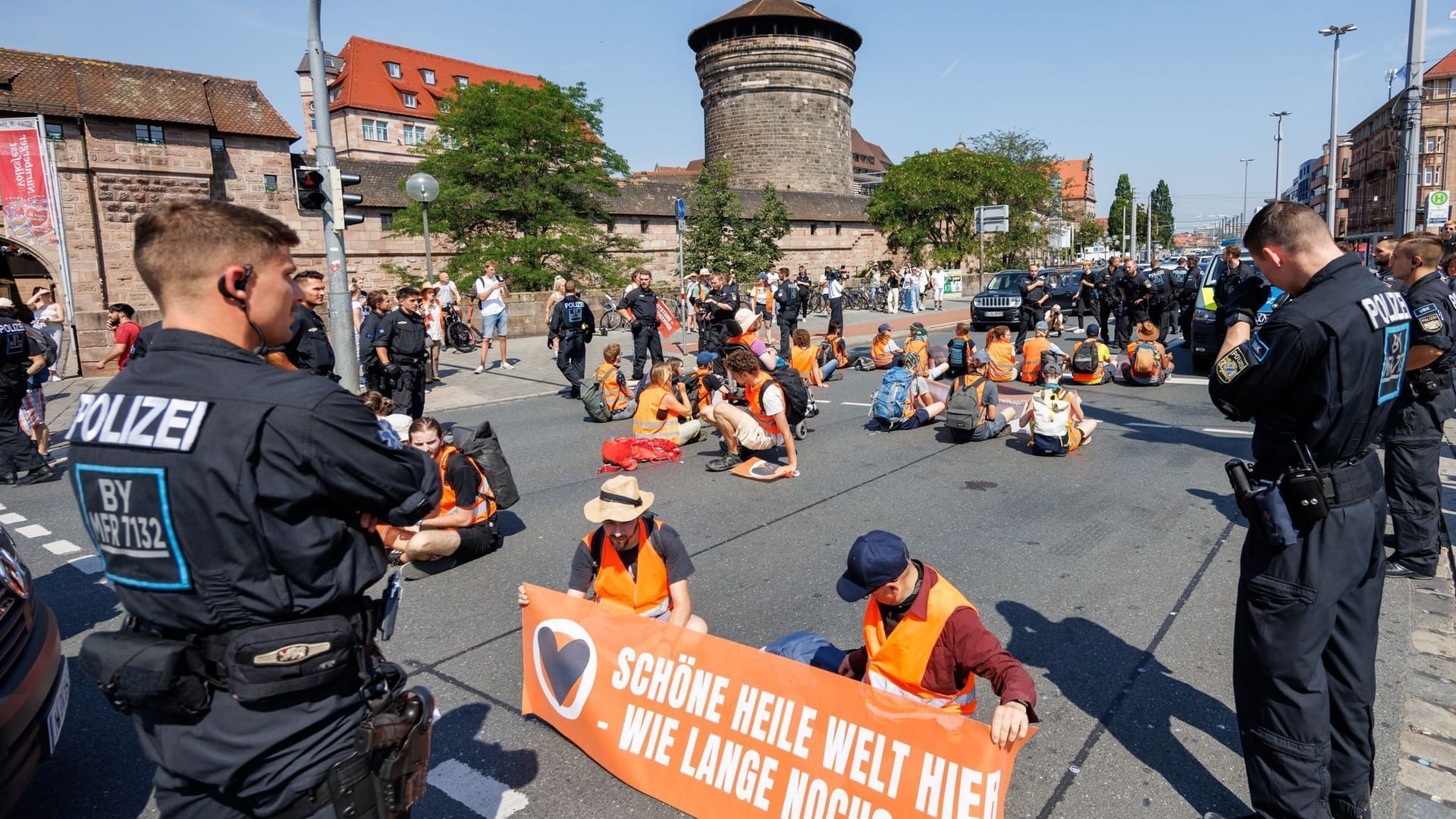 Straßenblockade der "Letzten Generation", hier in Nürnberg.