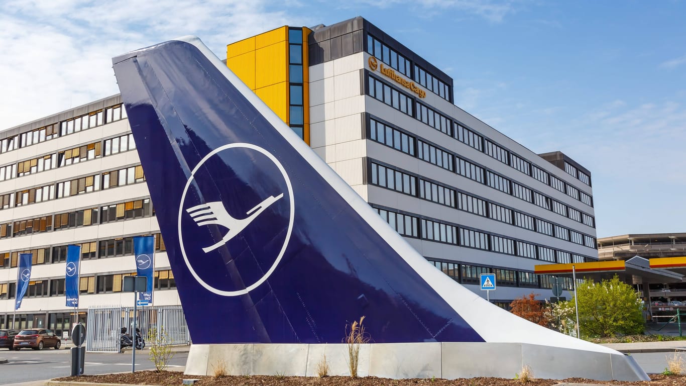 Lufthansa Zentrale am Flughafen Frankfurt: Derzeit warnt die Airline ihre Kunden vor Datendieben.