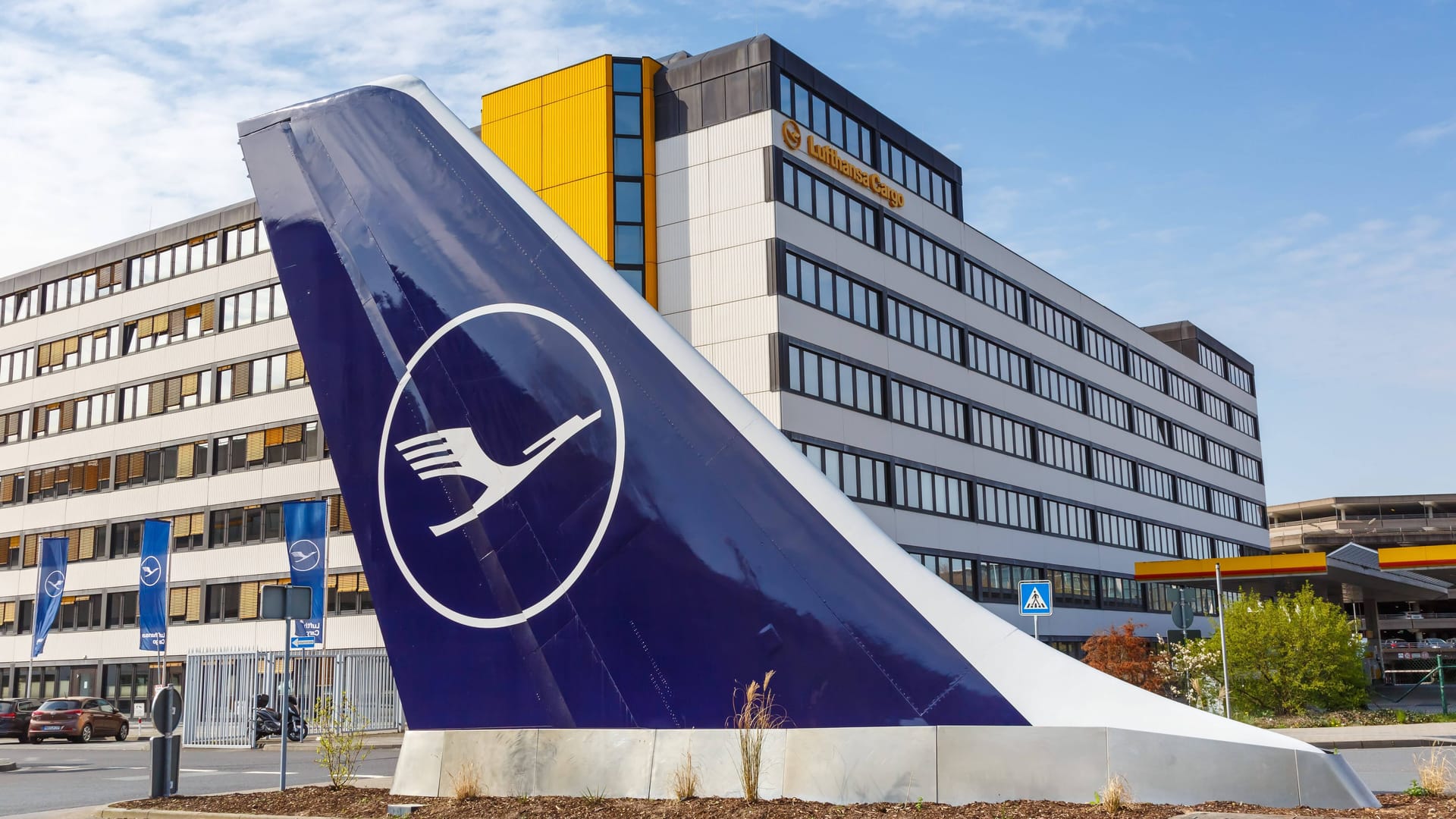 Lufthansa Zentrale am Flughafen Frankfurt: Derzeit warnt die Airline ihre Kunden vor Datendieben.