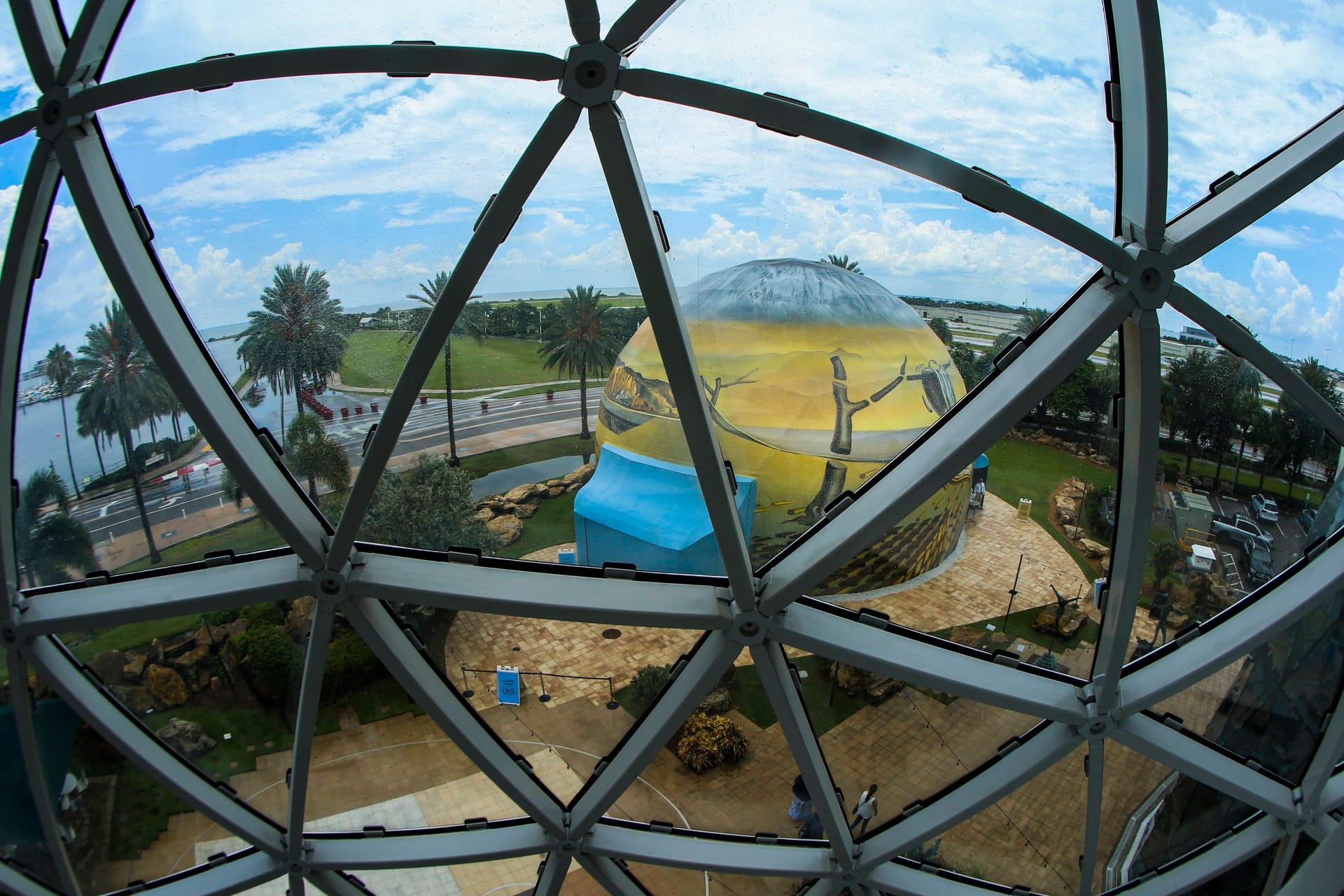 Blick aus dem Salvador Dalí Museum in Florida: Der neue Dalí-Dome verspricht ein 360 Grad Licht- und Klangerlebnis.