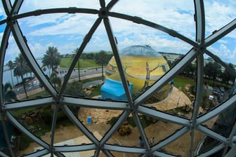 Blick aus dem Salvador Dalí Museum in Florida: Der neue Dalí-Dome verspricht ein 360 Grad Licht- und Klangerlebnis.