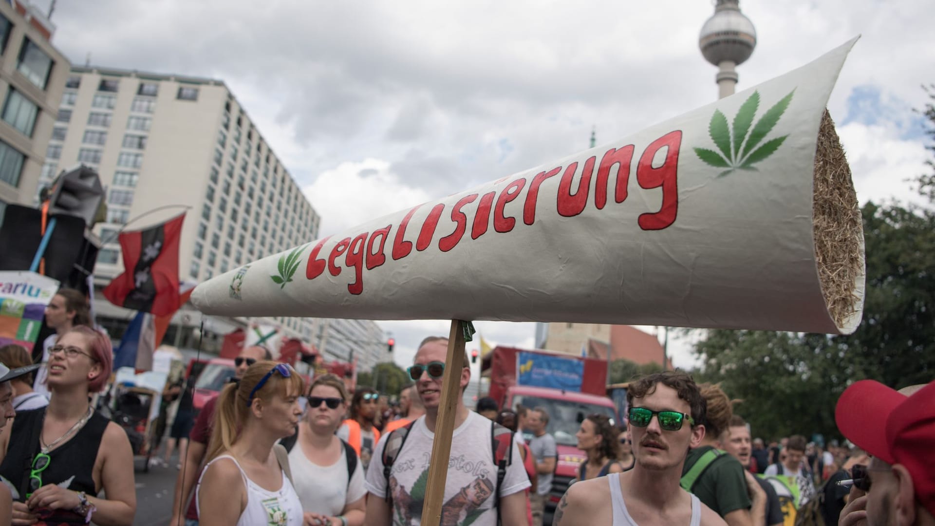 Hanfparade in Berlin (Archivbild): Am 12. August ziehen Cannabis-Befürworter wieder durch die Hauptstadt. Hanfparade in Berlin (Archivbild): Am 12. August ziehen Cannabis-Befürworter wieder durch die Hauptstadt.