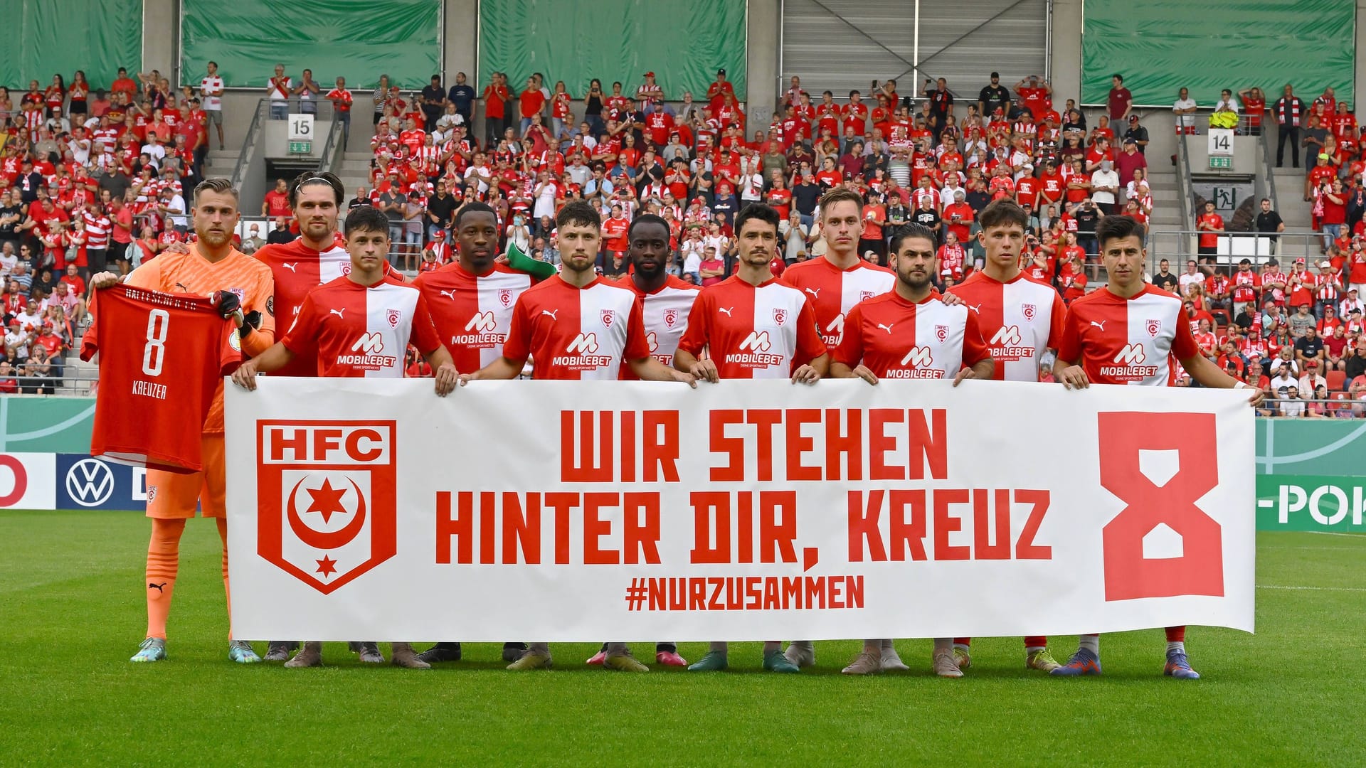 Die Mannschaft des Halleschen FC vor einem Spiel.