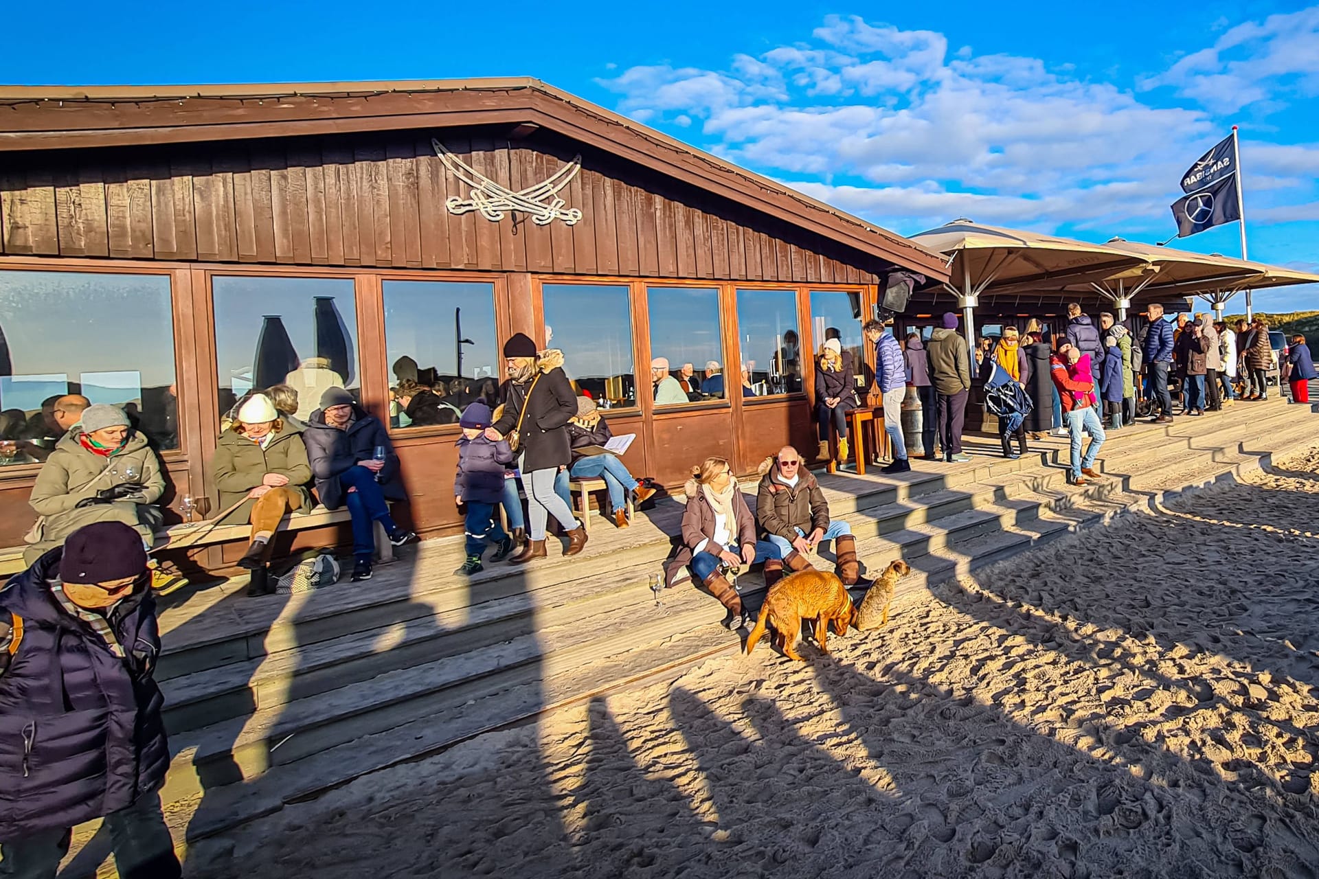 Die berühmte Sansibar in den Dünen von Rantum auf Sylt: Das Lokal ist nicht nur bei Urlaubern beliebt.