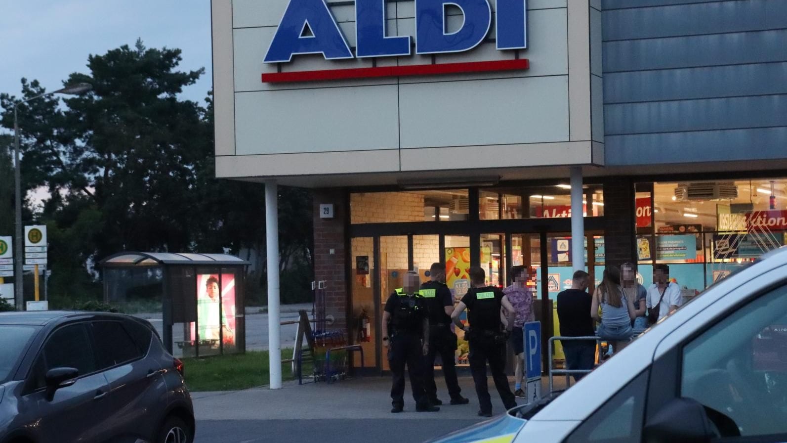 Eine Aldi-Filiale in der Wegedornstraße in Berlin-Altglienicke: Hier soll ein Raubüberfall stattgefunden haben.