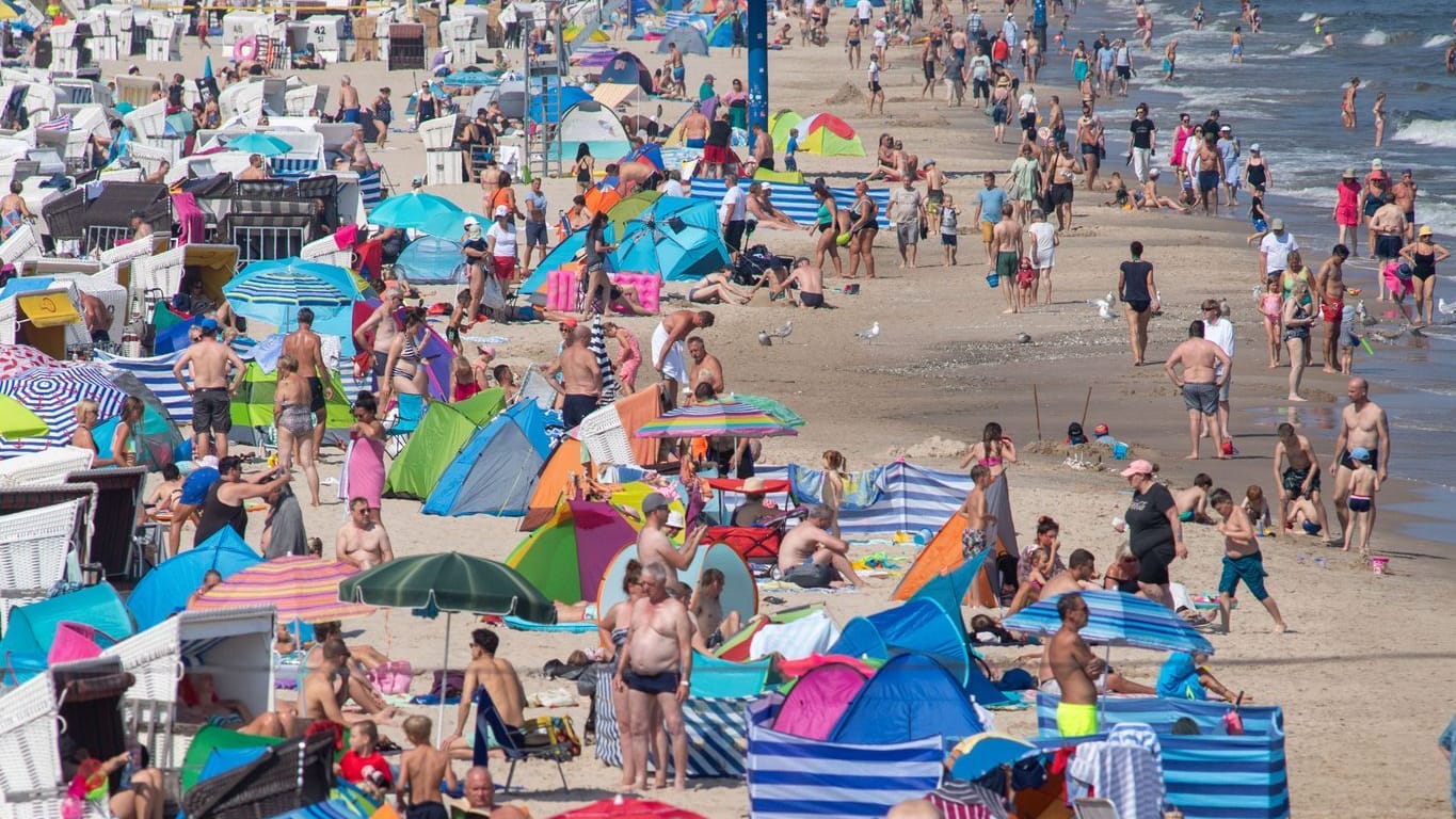 Hunderte Touristen an der Ostsee: Auch hier gibt es die gefährlichen Keime.