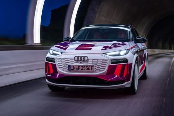 Fit für die Langstrecke: Schnelle Ladezeiten und große Reichweiten sollen den Audi Q6 nach vorn tragen.