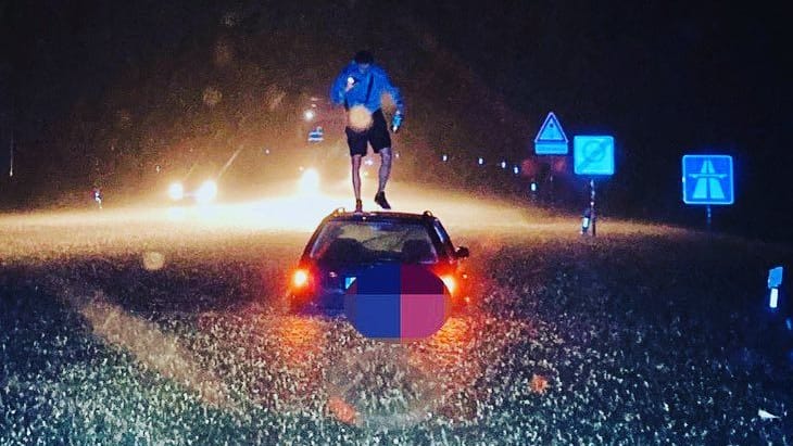 Der Mann auf dem Dach: Rund ums Autobahnkreuz Herne mussten mehrere Anschlussstellen gesperrt werden.