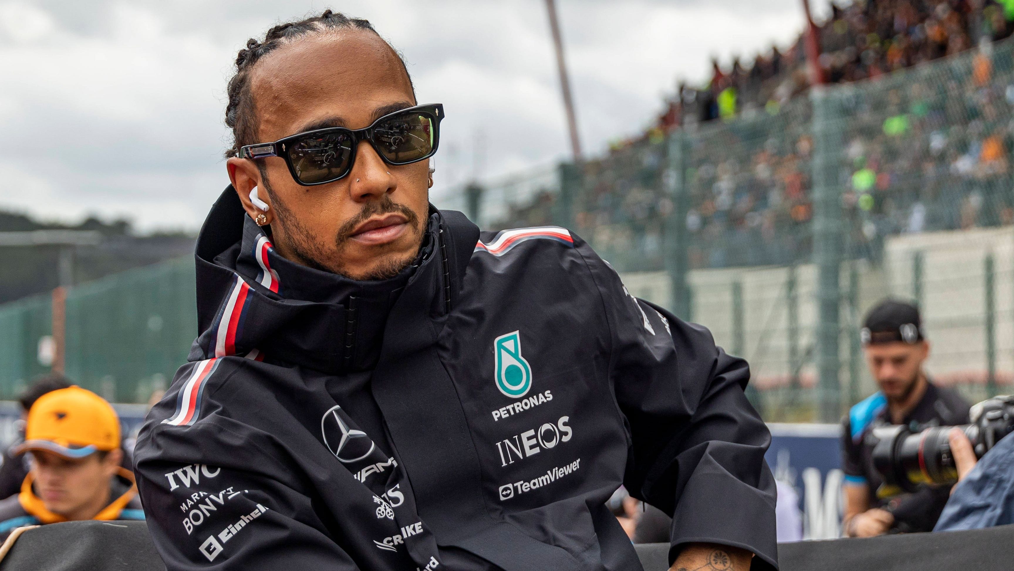 Formel 1: Lewis Hamilton stichelt gegen Perez – Red-Bull-Kollege von Verstappen 