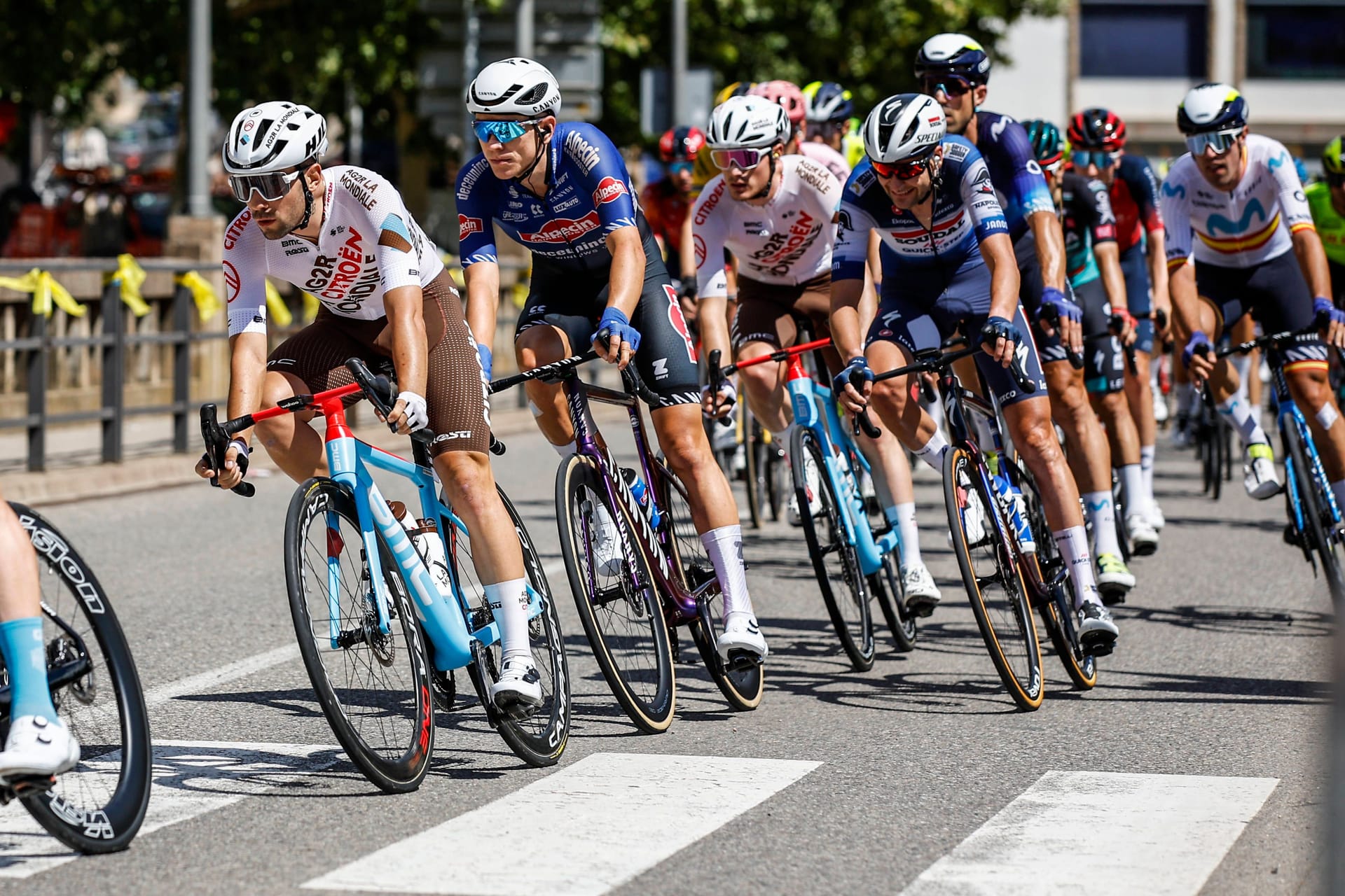 Das Peloton bei einer Vuelta-Etappe: Das traditionelle Radrennen wäre fast sabotiert worden.