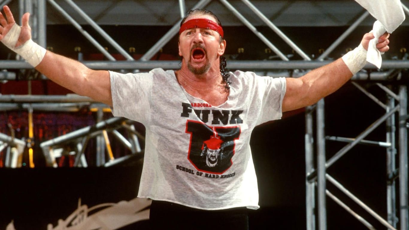 Auf dem Weg zum Ring: Terry Funk in den 90er Jahren in der WWE. (Foto: WWE)