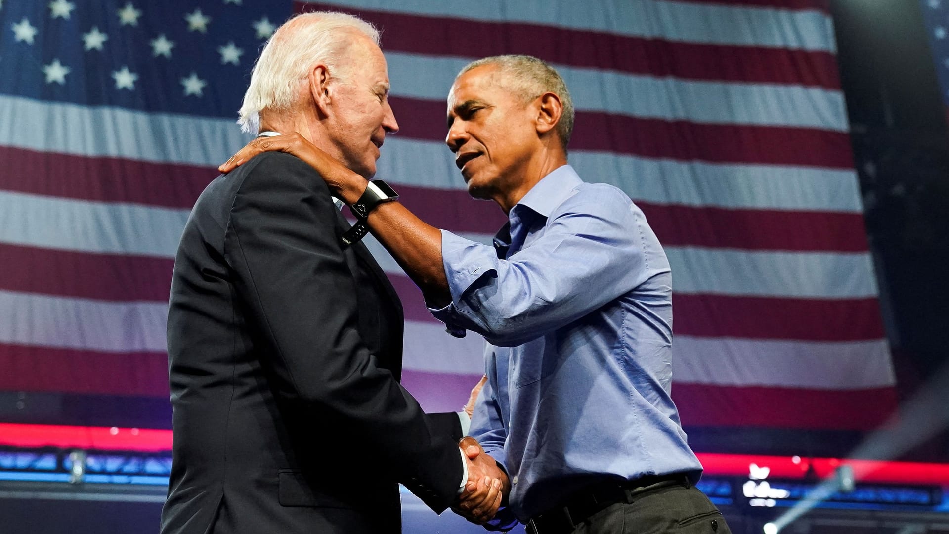 US-Präsident Joe Biden (l) und Ex-Präsident der USA, Barack Obama (Archivbild): Die beiden standen schon im vergangenen Wahlkampf zusammen auf den Bühnen.