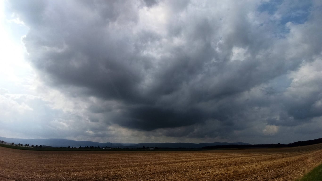 Gewitter im Anmarsch (Symbolbild): Im Süden und Osten Niedersachsens wird es diese Woche mitunter ungemütlich.