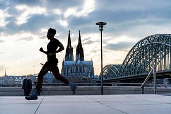 Das Panorama von Köln: Am Sonntag findet hier der Triathlon statt.
