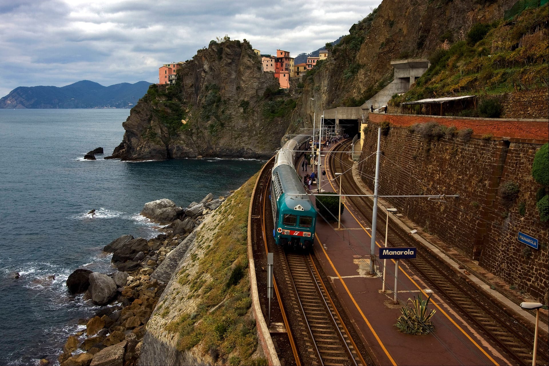 Bahnfahrt im Norden Italiens: Bald könnte es deutlich mehr touristische Bahnangebote in Italien geben.