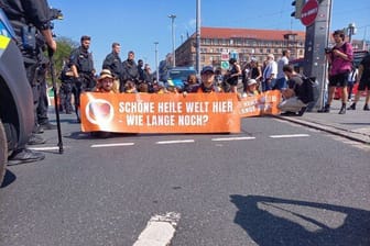 Am Donnerstagmorgen sorgen Klimaaktivisten für blockierte Straßen in Mittelfranken.