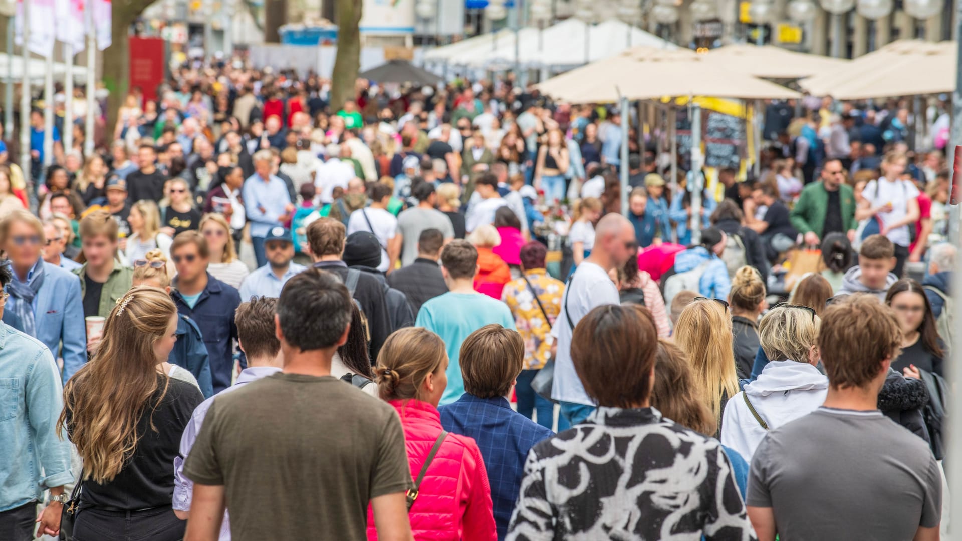 Fußgängerzone in München (Symbolbild): Im September kommen wieder einige Änderungen auf Verbraucher zu.