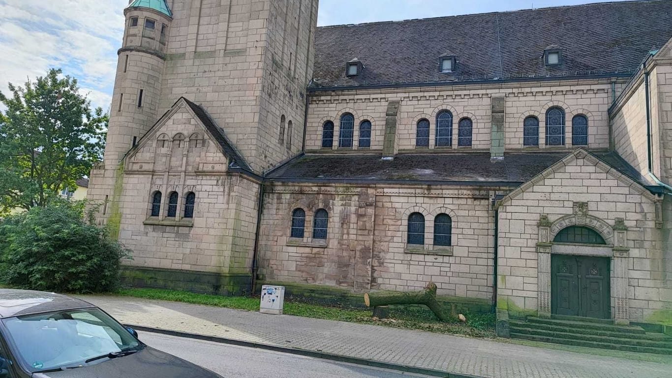 St.-Ludgerus-Kirche in Gelsenkirchen-Buer: Auf dem Papier ist sie bereits verkauft.