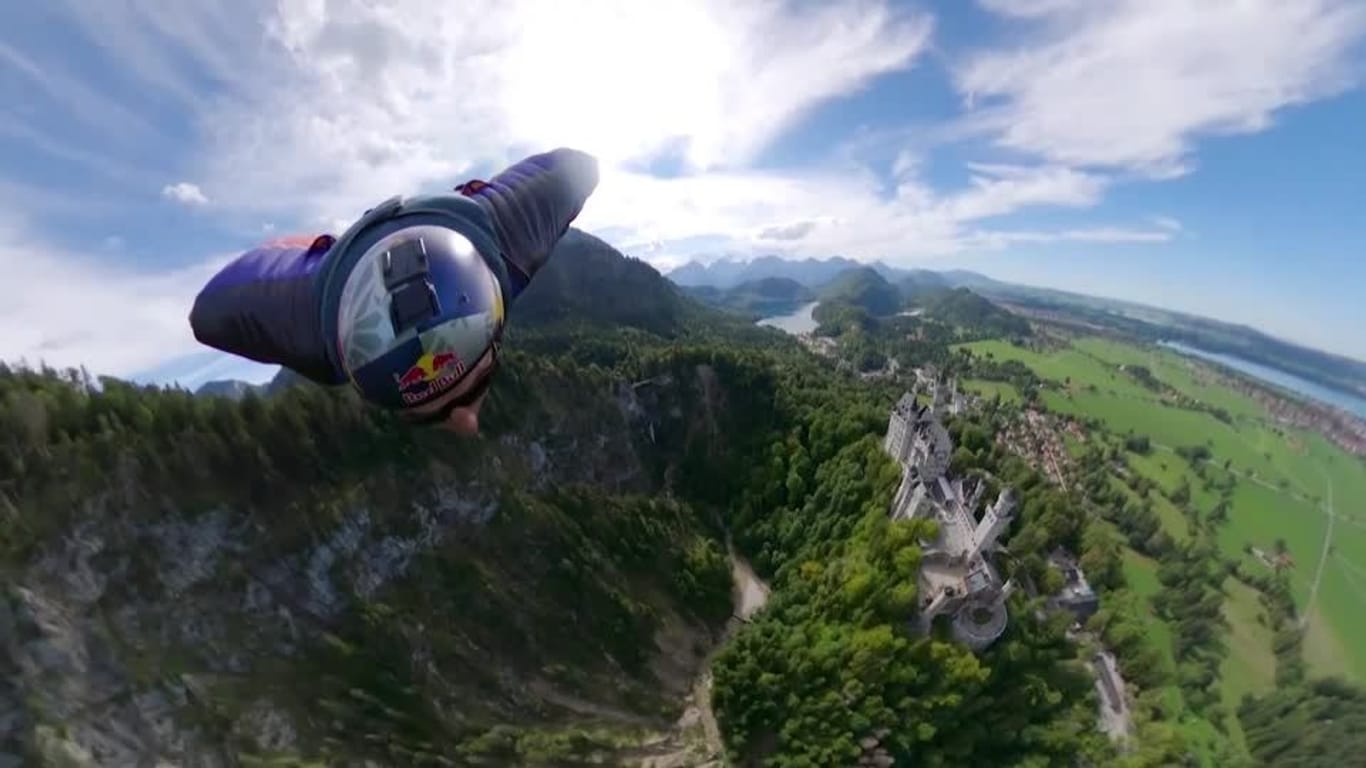 WINGSUIT-NEUSCHWANSTEIN/