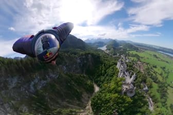 WINGSUIT-NEUSCHWANSTEIN/