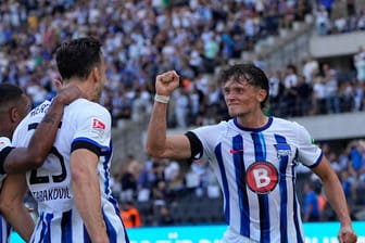 Heimsieg: Fabian Reese (r.) jubelt mit Hertha-Neuzugang Haris Tabaković.