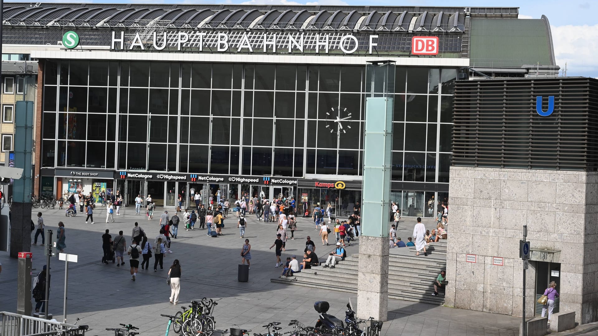 Der Eingang zum Kölner Hauptbahnhof: Mehr als 1.000 Diebstähle hat die Bundespolizei registriert. Der Eingang zum Kölner Hauptbahnhof: Mehr als 1.000 Diebstähle hat die Bundespolizei registriert.
