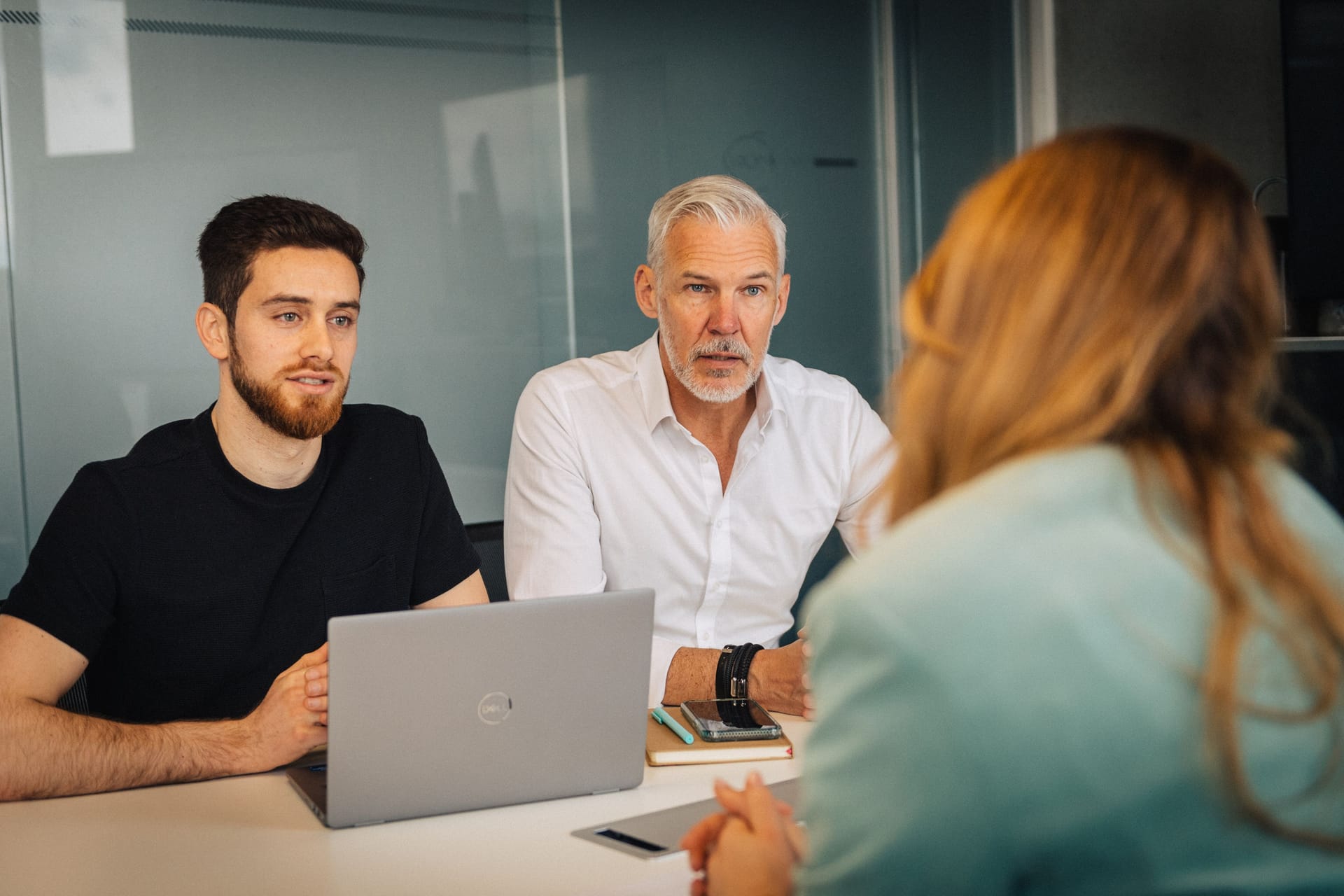 Kündigungsgespräch: Sowohl Arbeitgeber als auch Arbeitnehmer müssen bestimmte Fristen einhalten.