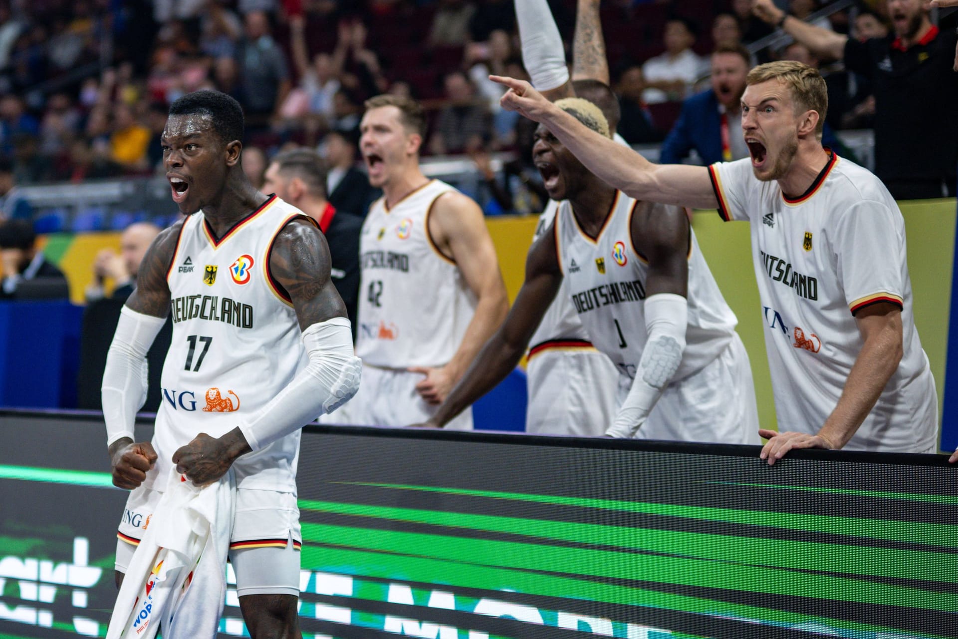 Deutschland jubelt: Das Team steht im Halbfinale der Basketball-WM.